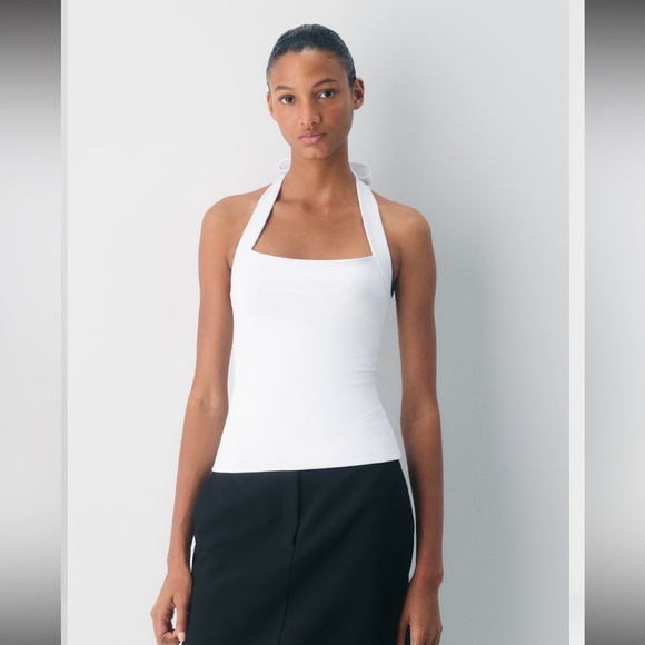 Aritzia Tops - Aritzia Original Contour Optimum Halter Top Size S